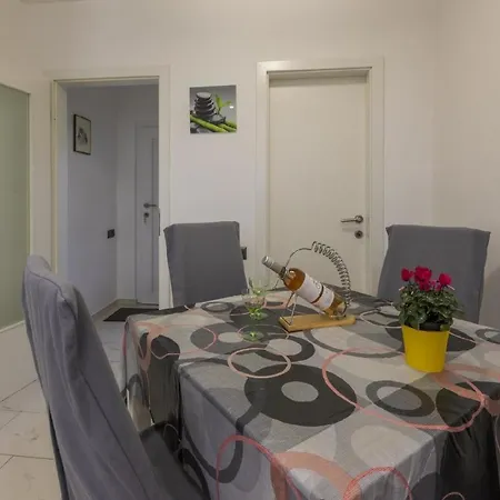 Apartman Ferienwohnung Fur 5 Personen Ca 80 M In Crikvenica, Kvarner Bucht Und Umgebung *